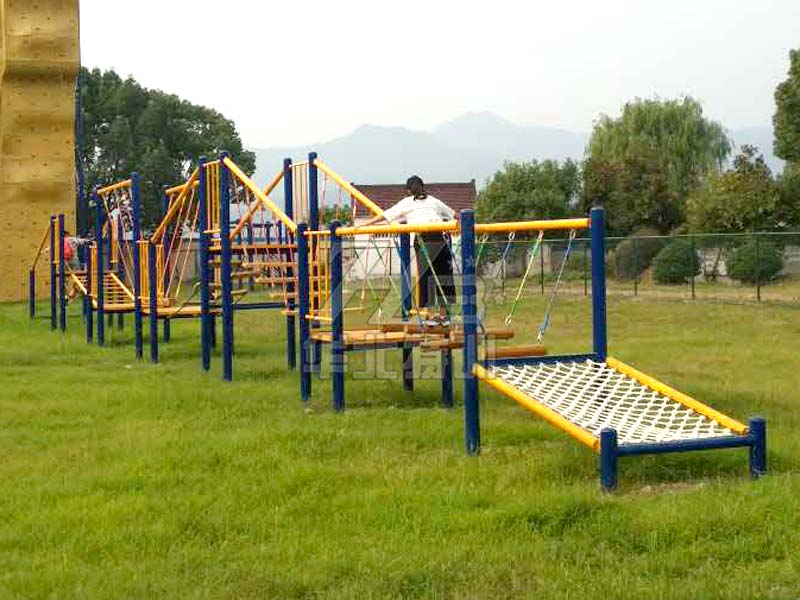 ������M��B